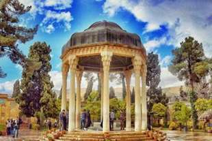  الگوی حافظ در بلاغت و زبان، قرآن کریم است
